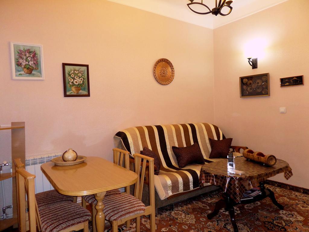 Ara & Gaya Аpartment Apartment Yerevan Exterior photo