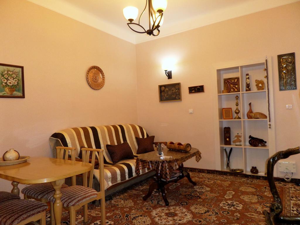 Ara & Gaya Аpartment Apartment Yerevan Exterior photo